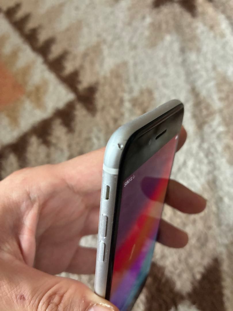 Apple iPhone SE (第2世代) ホワイト　128GB 値引き不可