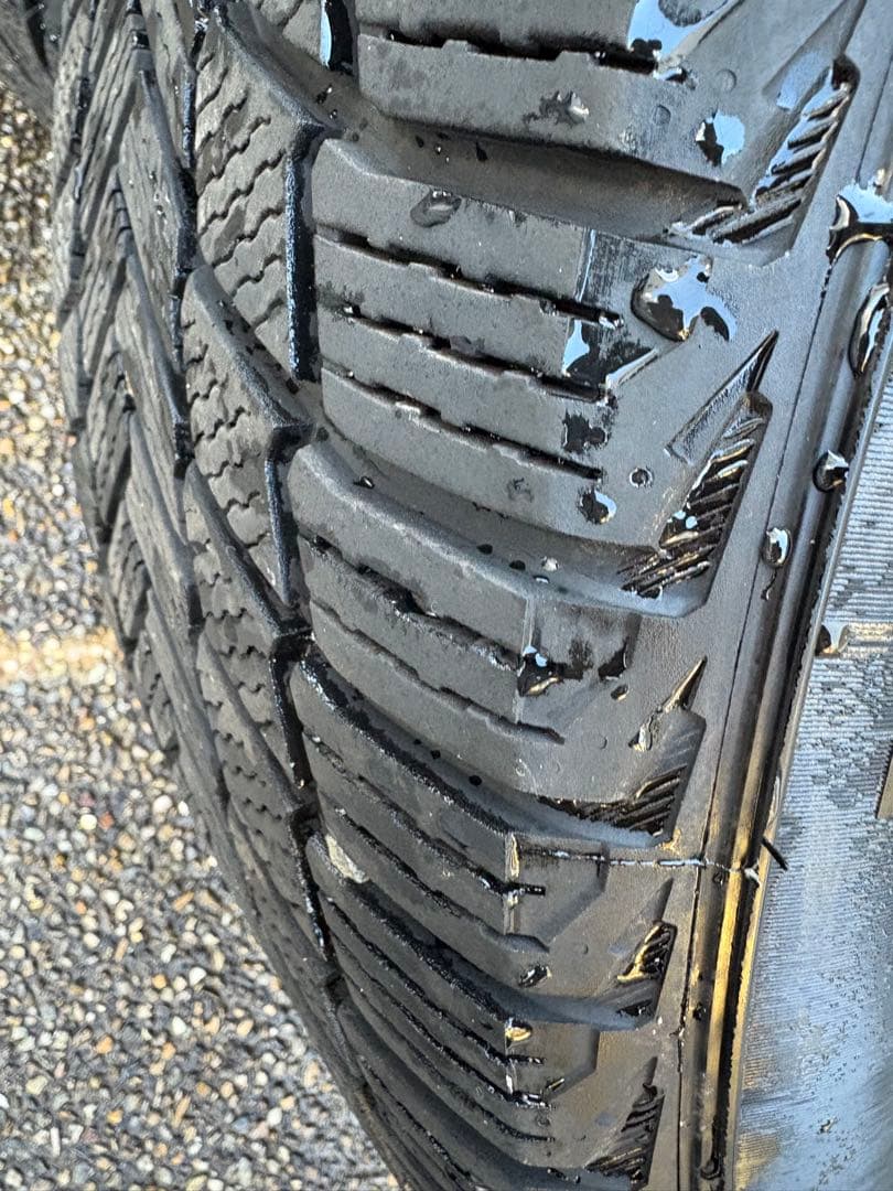 送料込み格安　275/55R20インチ　スタッドレス　ディフェンダー【1/2】