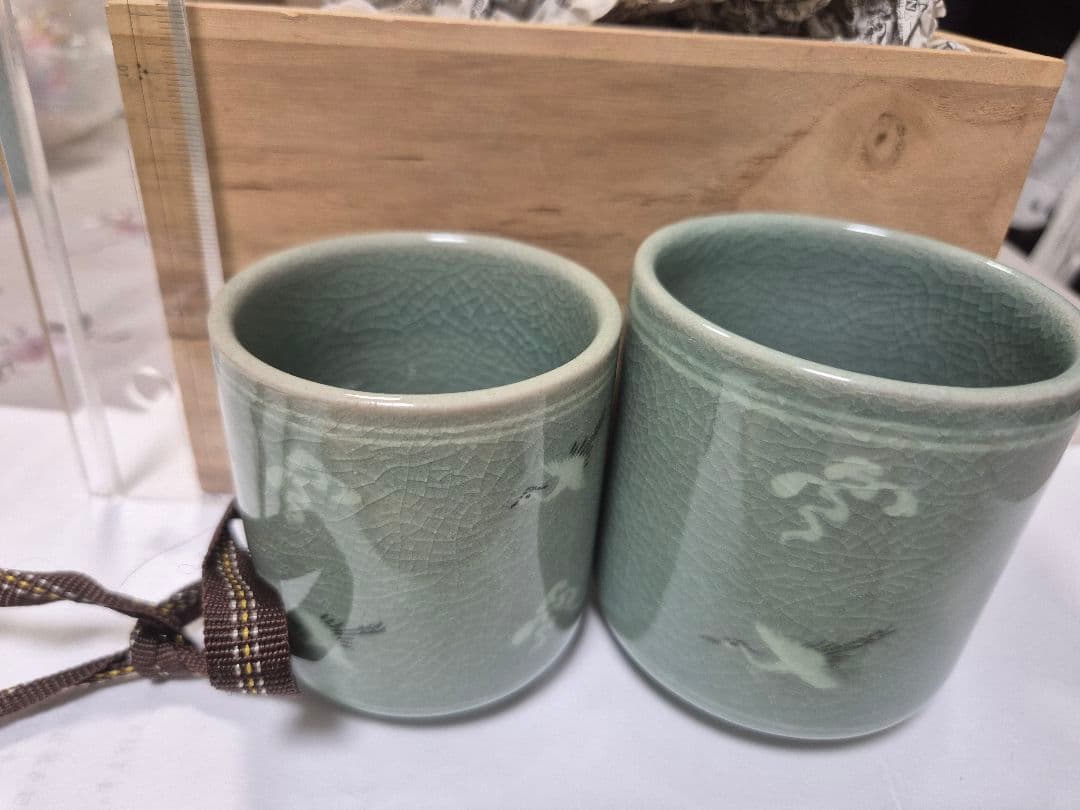 高麗青磁 柳海剛（柳根瀅）夫婦湯呑 共箱入り 雲鶴文