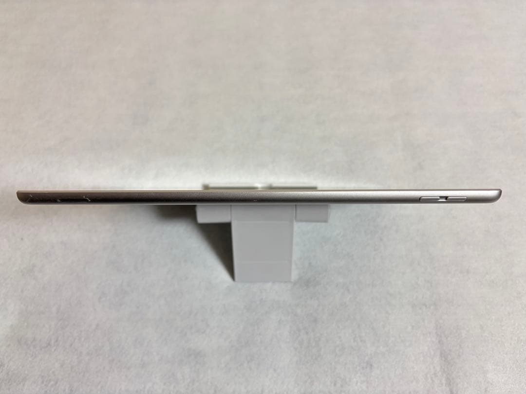 iPad 第7世代 Wi-Fi + Cellular シルバー バッテリー99%