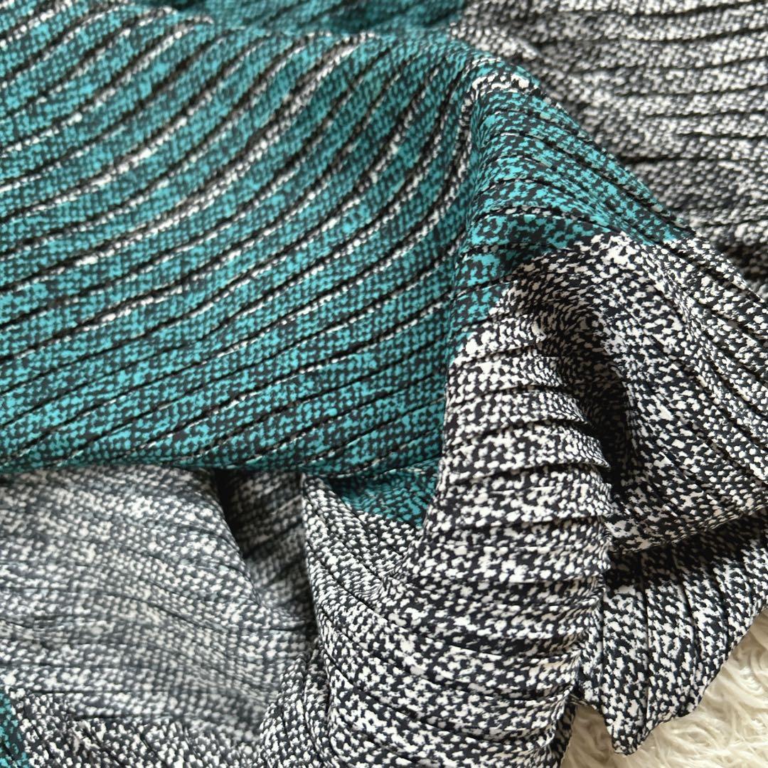 専用　ISSEY MIYAKE プリーツ　バイカラー　ブラウス　変形　グリーン