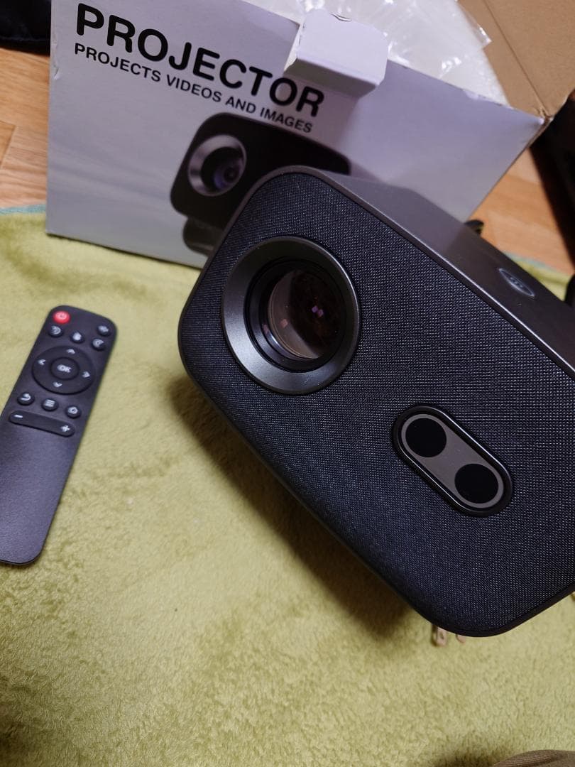 【電動フォーカス搭載】ホームプロジェクター 、天井投影、4K対応、