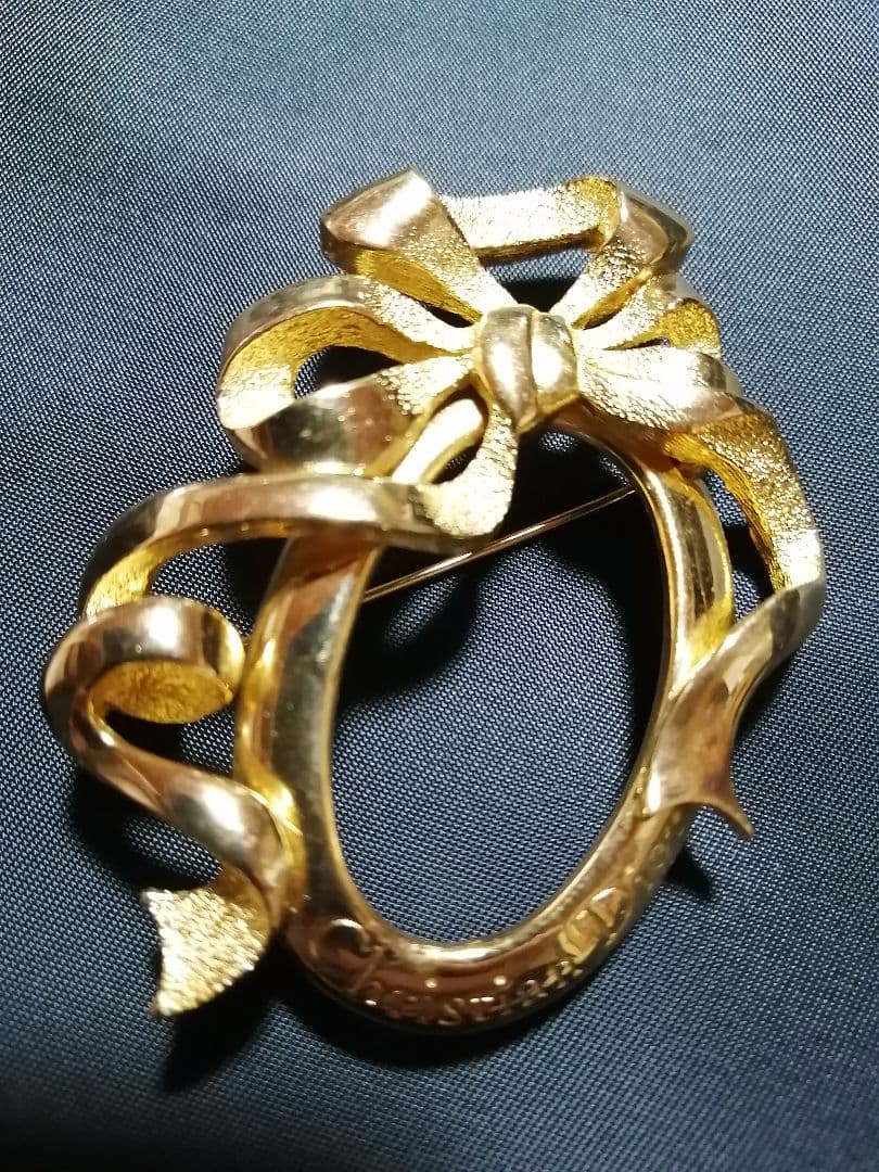 Christian Dior ゴールド リボン ブローチ