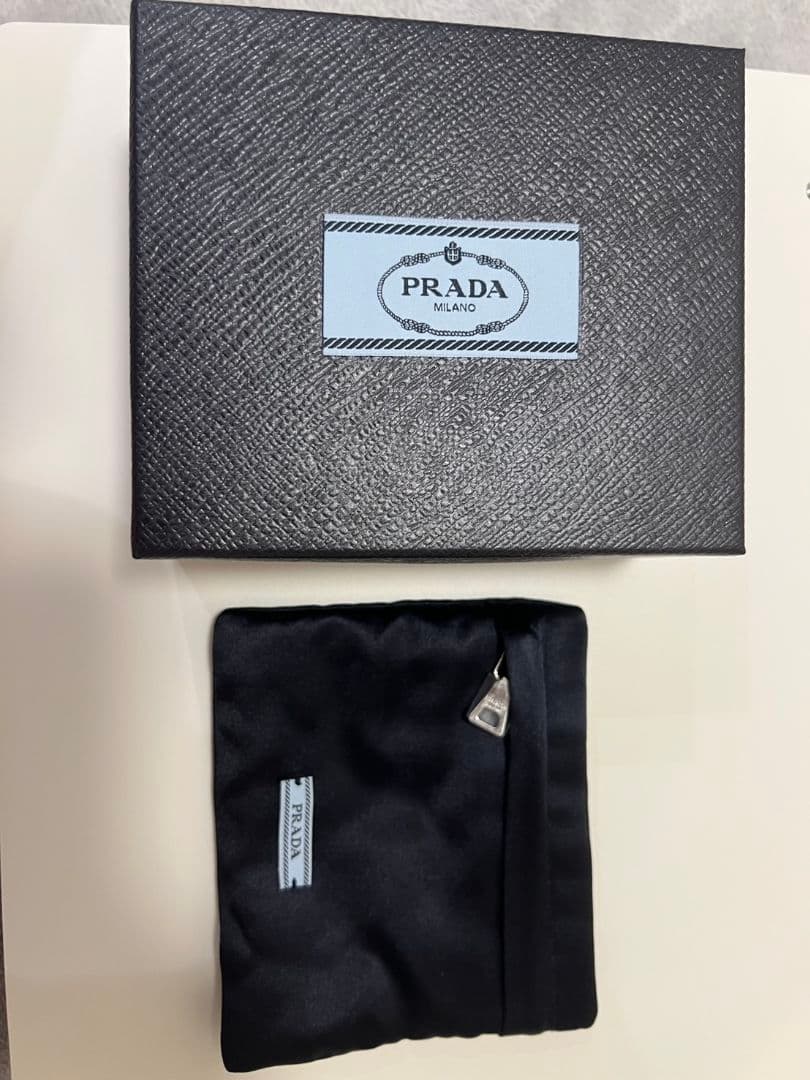 PRADA シルバー ヘアクリップ