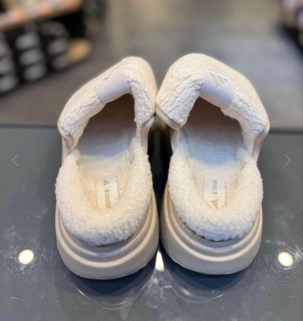 【韓国限定】adidas アディダス24㎝　ボア付き クロッグサンダル　ベージュ