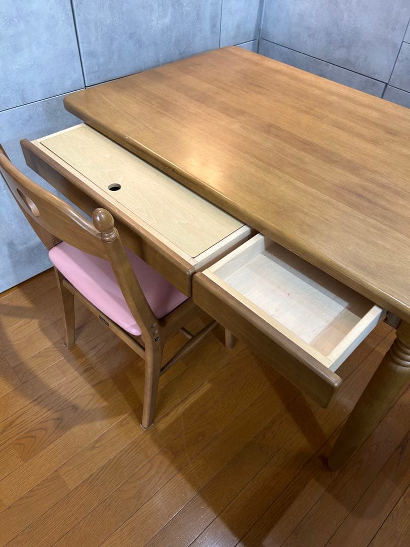 ①カリモク製　机　★①②③の3点セット販売で5万円（送料別、引き取り対応可）