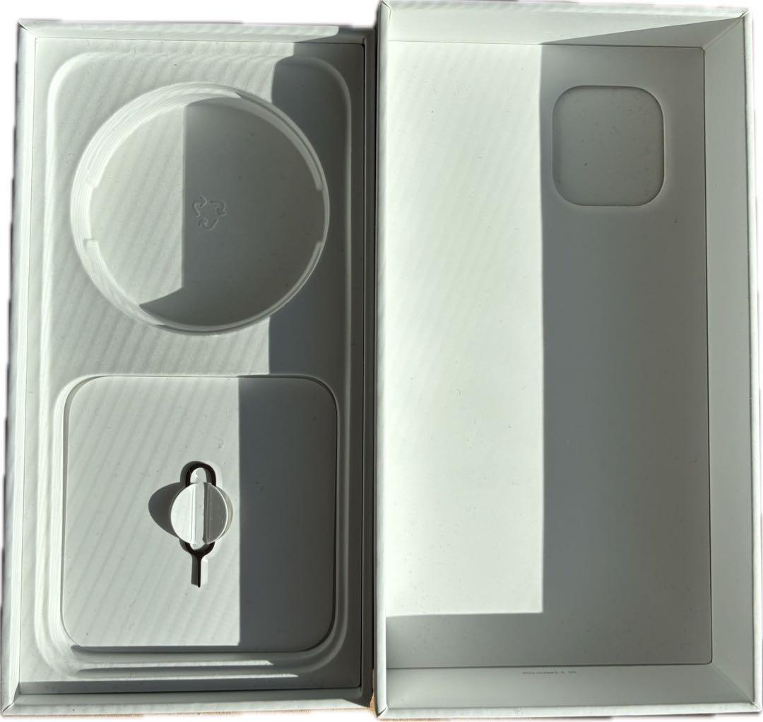 Apple iPhone 12 ホワイト 本体　SIMフリー