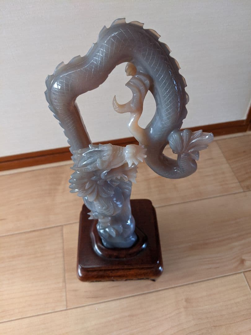 ★龍の置物 めのう 玉付き