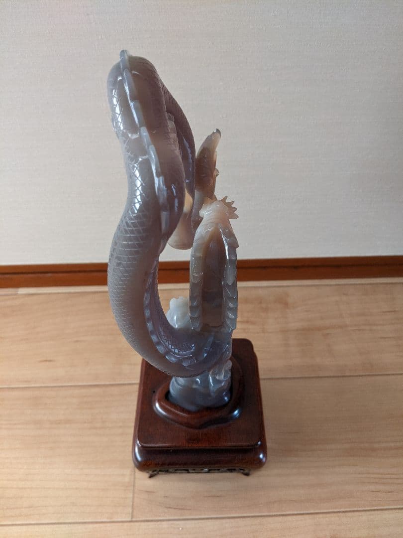 ★龍の置物 めのう 玉付き