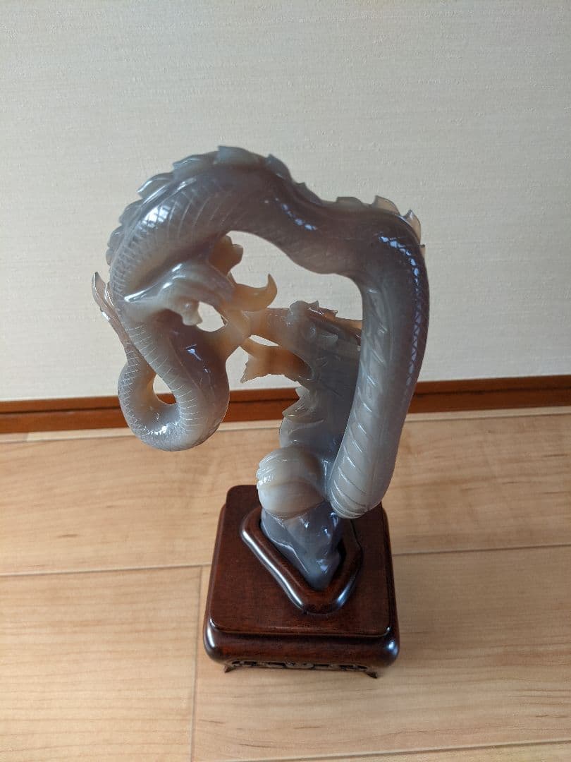 ★龍の置物 めのう 玉付き