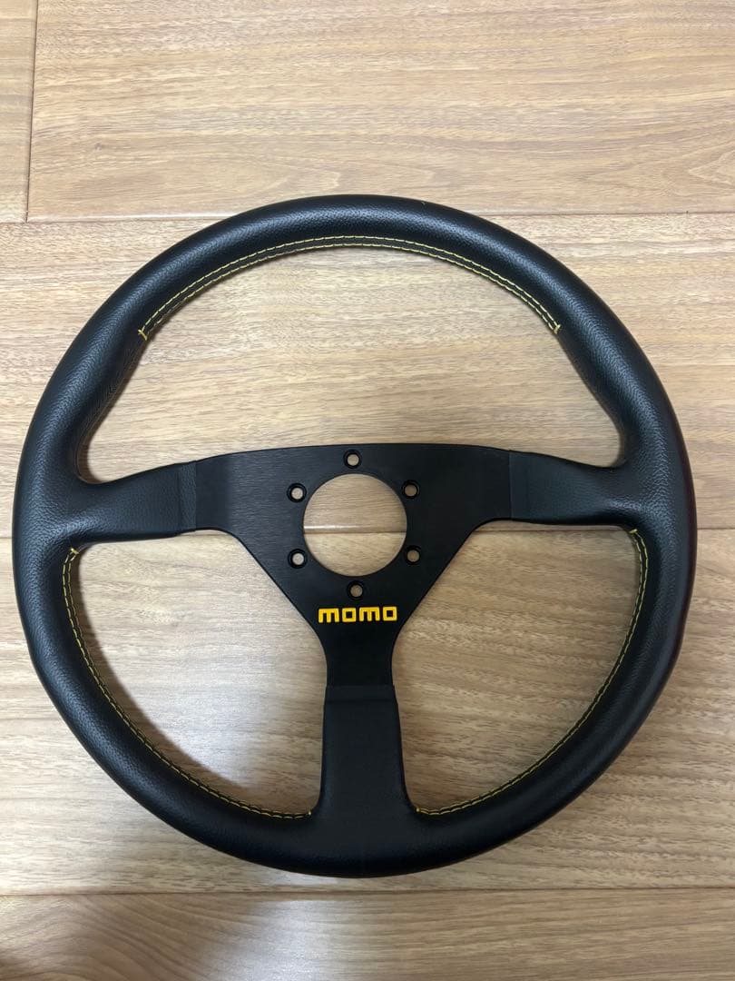 MOMO ステアリング　ヴェローチェレーシング　35φ