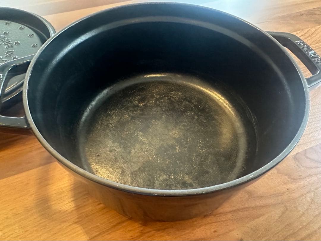 【お値下げ】Staub ストウブ ピコ・ココット 24 cm ラウンド　両手鍋