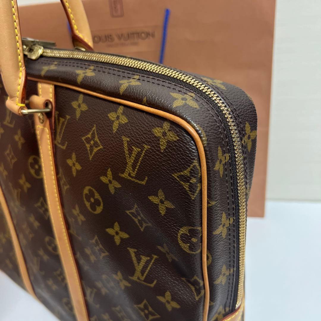 LOUIS VUITTON 「ポルトドキュマン・ヴォワヤージュ」