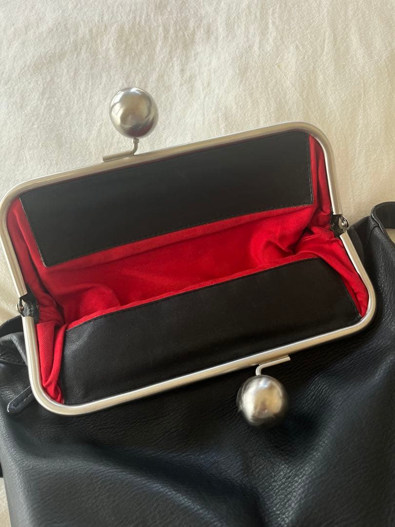 kawa-kawa カワカワ 黒/赤内装 がま口ショルダーバッグ