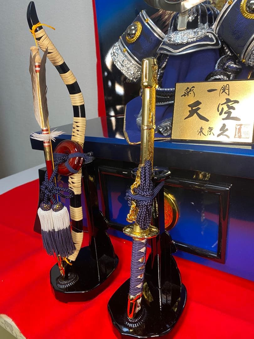 上杉謙信　東京久月　五月人形　家紋付き兜飾り収納セット・シルバー兜・天空シリーズ