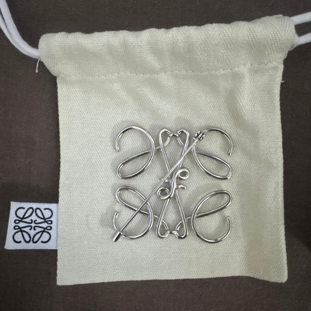 LOEWE シルバーブローチ ポーチ付き