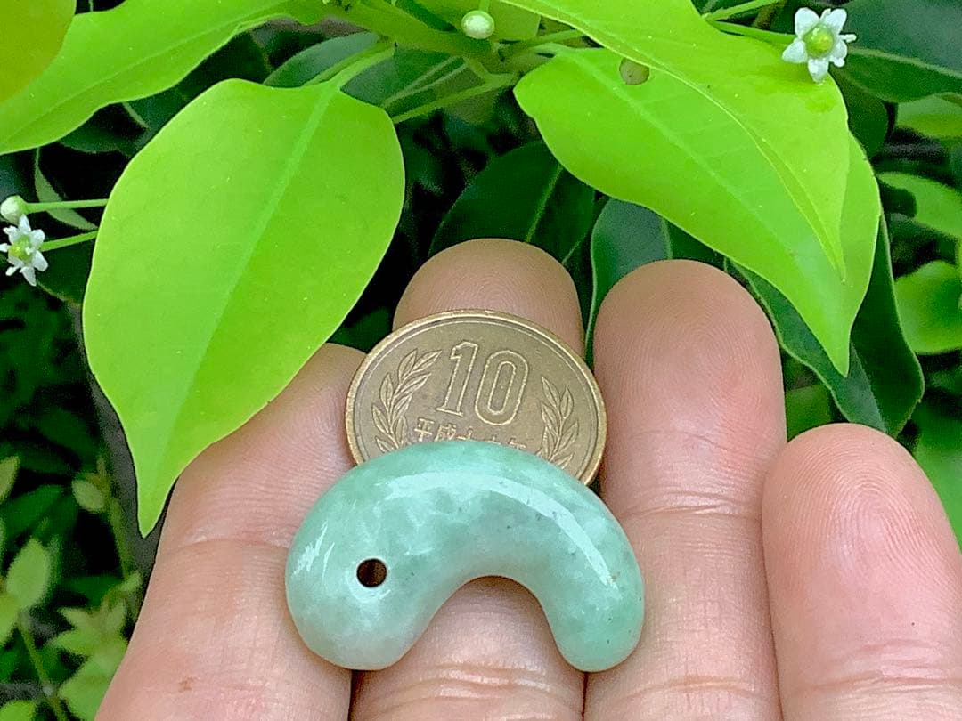 ✳ 自信の安価お値段‼️自信の品質‼️糸魚川翡翠勾玉*緑*人気の平塚古墳型　鑑別書付