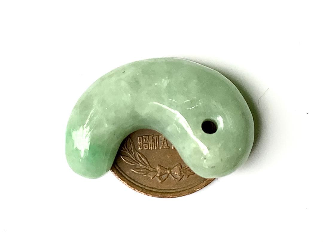 ✳ 自信の安価お値段‼️自信の品質‼️糸魚川翡翠勾玉*緑*人気の平塚古墳型　鑑別書付