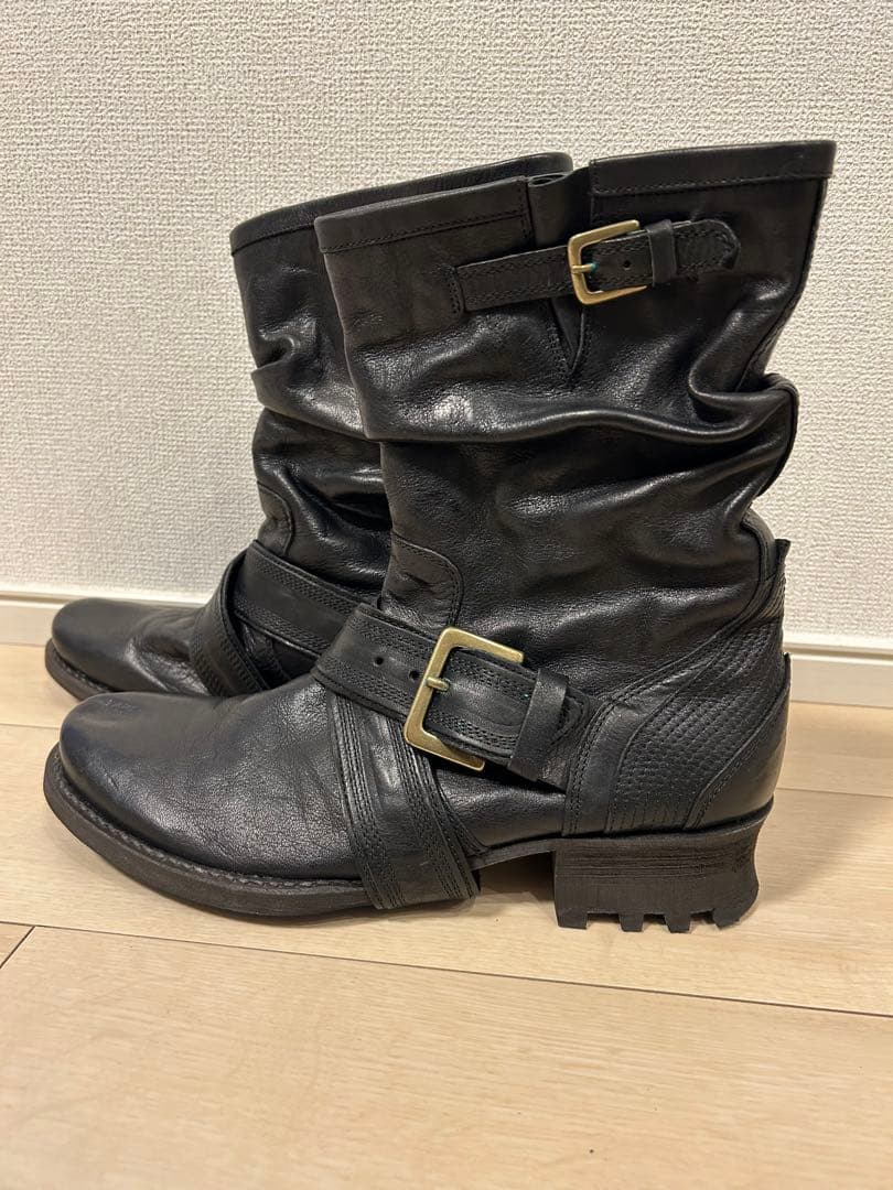 レザーショートブーツ バックル付き 黒