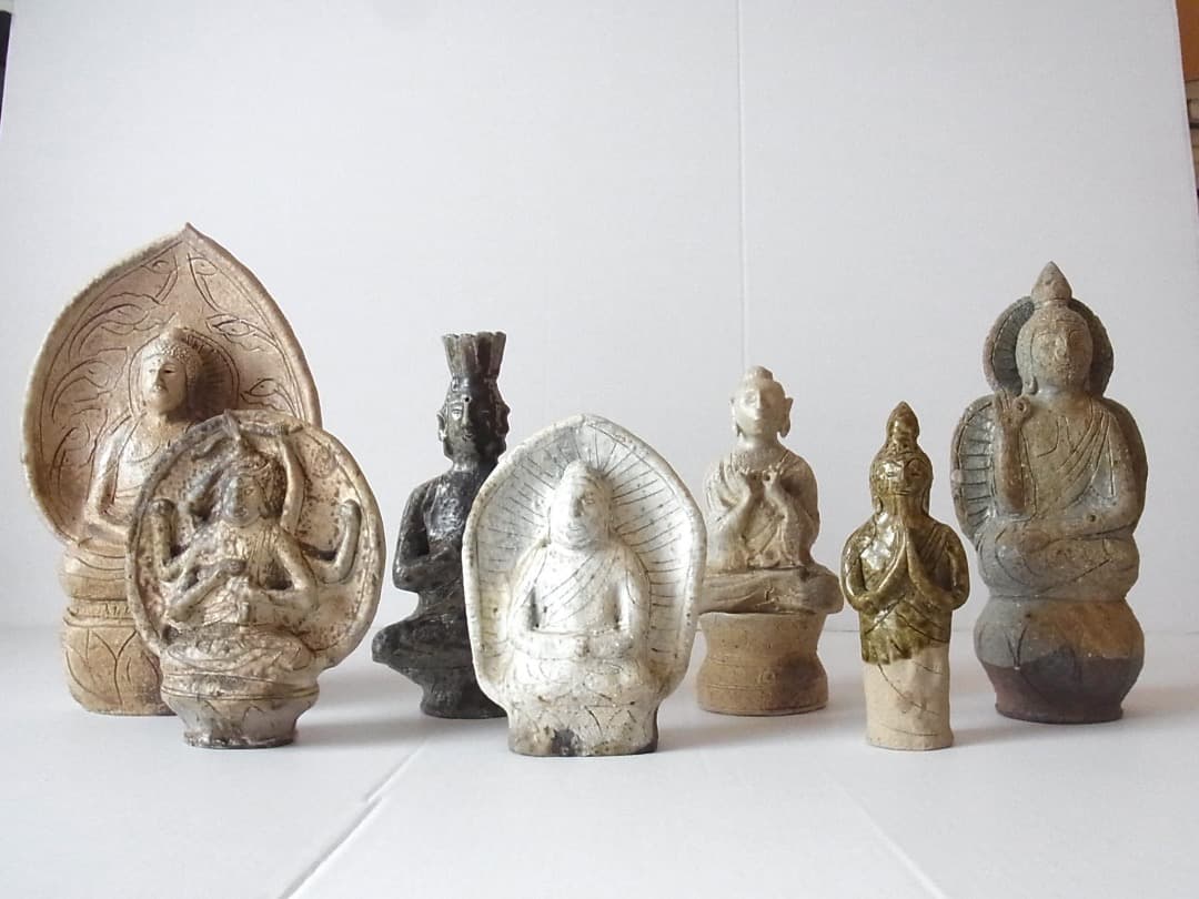 小嶋亜創『灰釉陶仏（中）』初期伊万里 李朝 古唐津 黒高麗 オンギ くらわんか