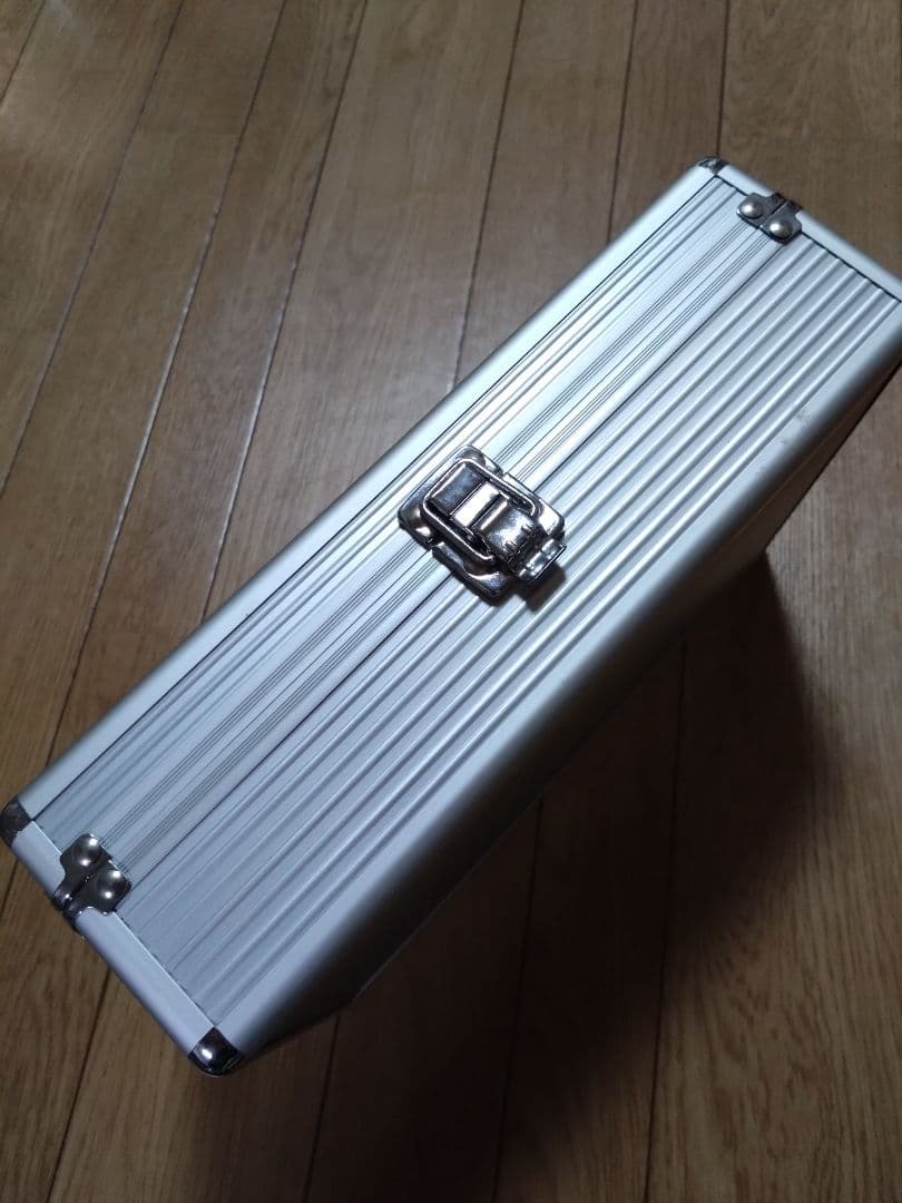 アルミ製ジュエリーケース ８仕切り