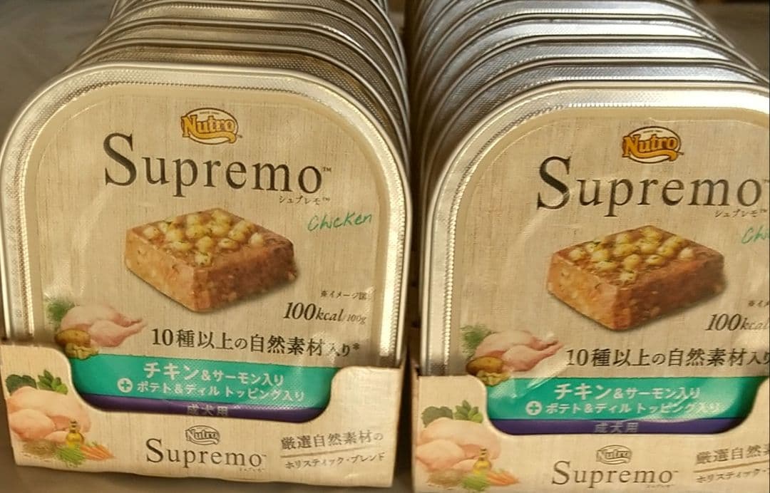 ニュートロシュプレモチキン&サーモン入り成犬用トレイ96個
