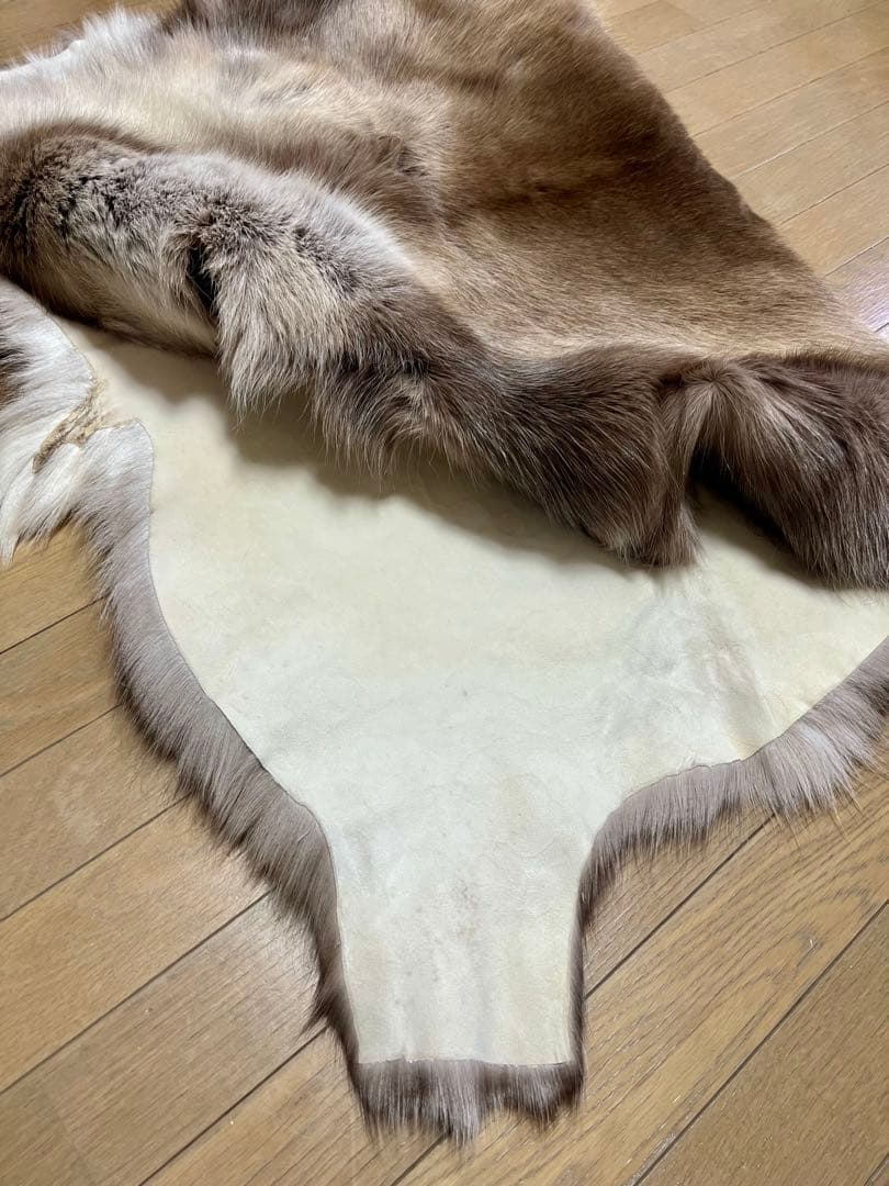 関西万博 北欧館【フィンランド製】高級トナカイの毛皮　ムートン、キャンプ、敷物