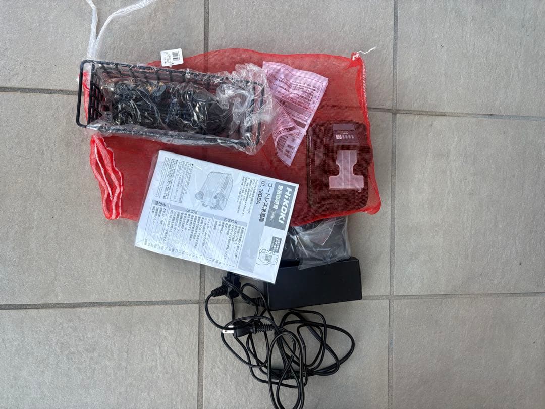 展示品　未使用　ハイコーキ　冷温庫 サンドベージュ UL18DBA(WMBZ)