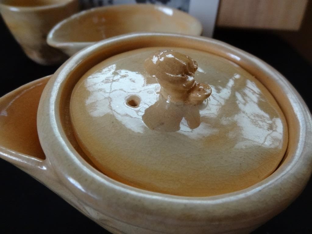 二六焼　白釉茶器三つ揃　煎茶器　霊芝摘　宝瓶　急須　茶碗　楽山焼　水月焼