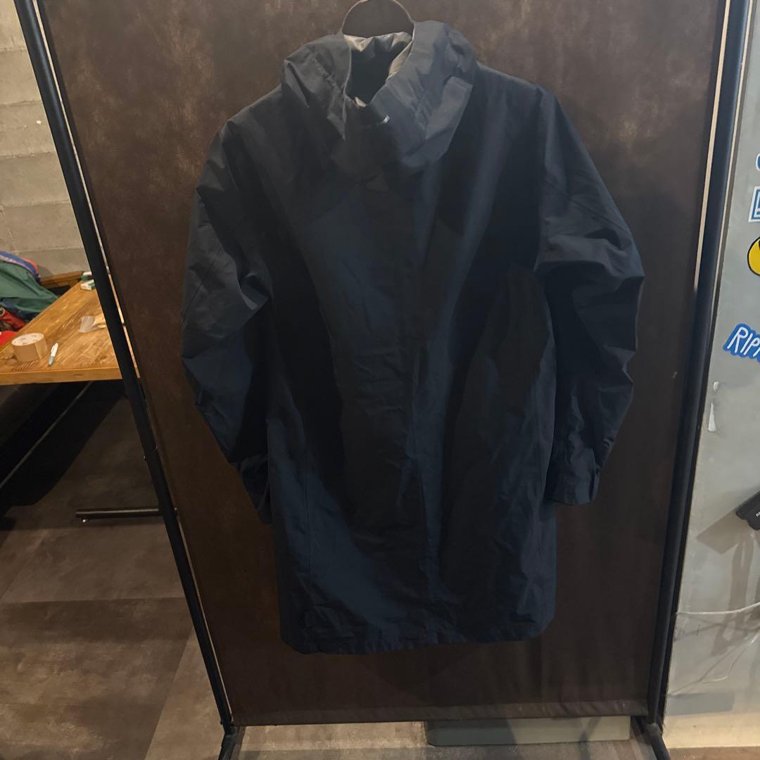 Herno Laminar ブラックナイロンジャケット