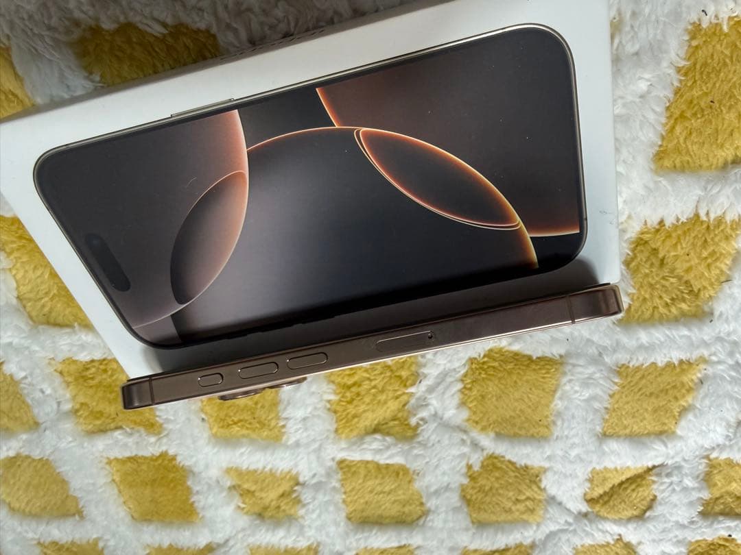 Apple iPhone16pro デザートチタニウム　256gb