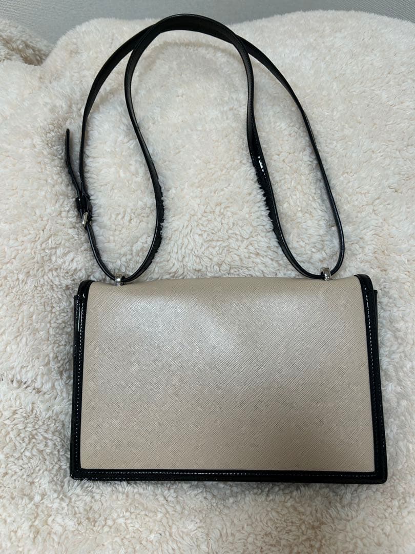 【美品】フェラガモ ヴァラリボン レザー×パテント ショルダーバッグ　レア