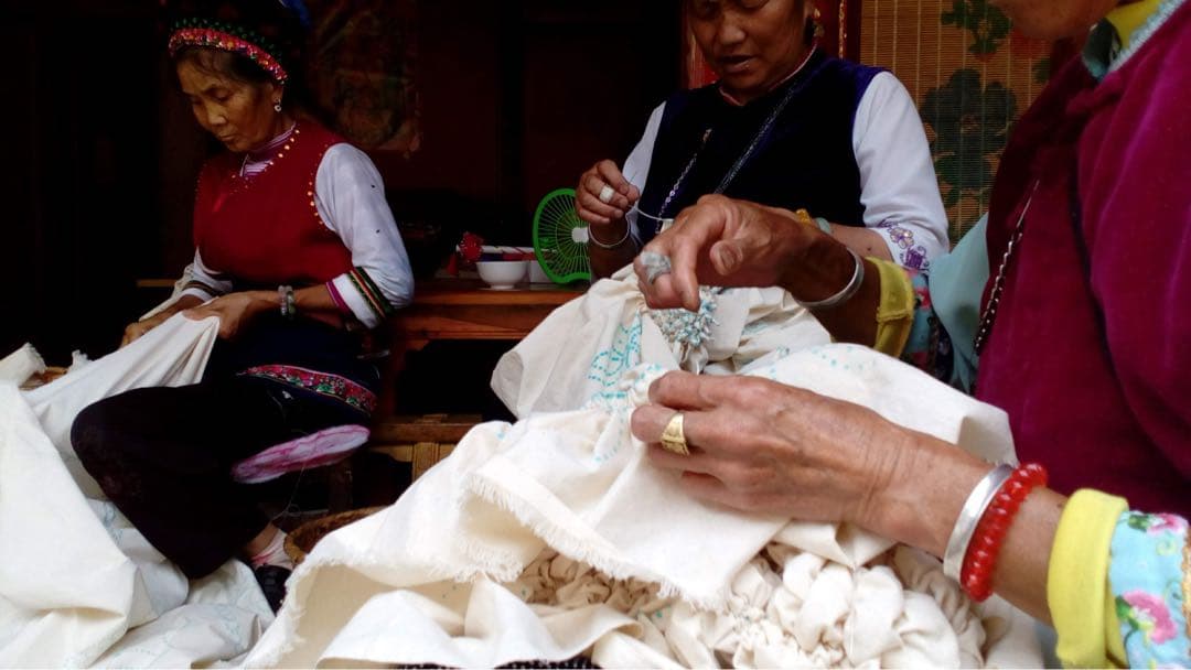 迫力の絞り藍染め布　大