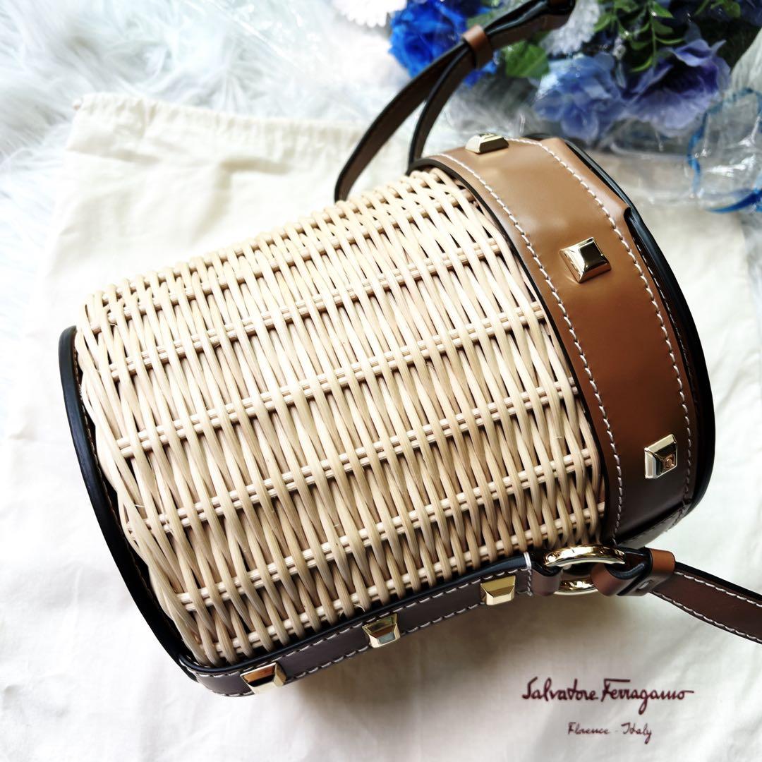 美品　サルバトーレフェラガモ かご　バケツ　バッグ　ショルダー　ガンチーニ
