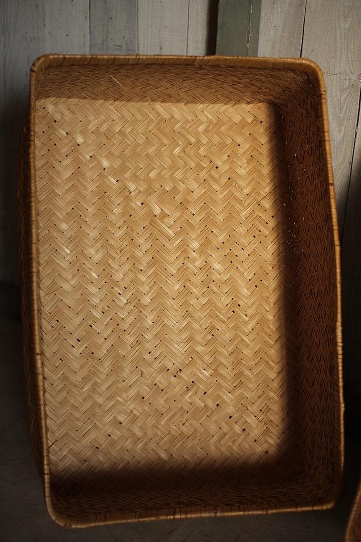 状態良く形の綺麗な古い竹編みの収納かご　行李　竹籠　篭　古道具