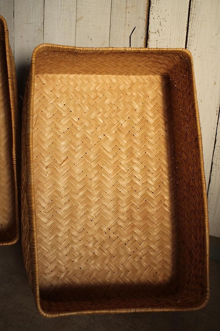 状態良く形の綺麗な古い竹編みの収納かご　行李　竹籠　篭　古道具