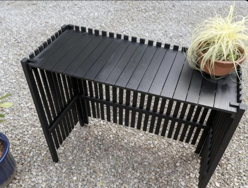 木製室外機カバー 鉄製にしか見えない黒