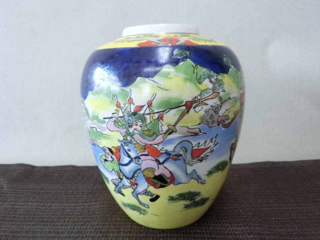 【壺　色絵キレイ　馬上人物山水色絵文様　在銘 何処の国の物 】◆花瓶　鑑賞　骨董