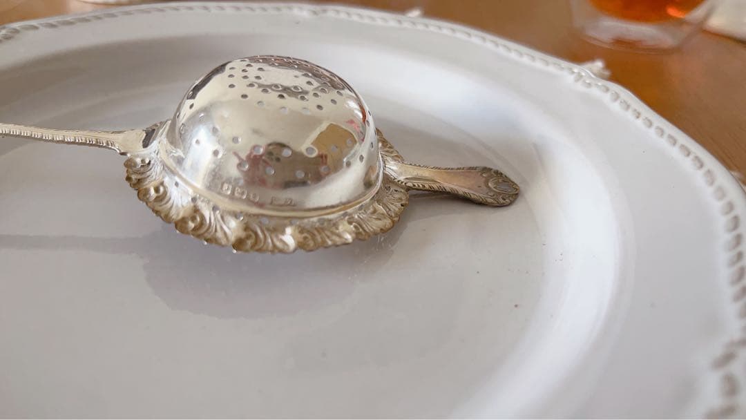 英国製純銀アンティークティーストレーナー