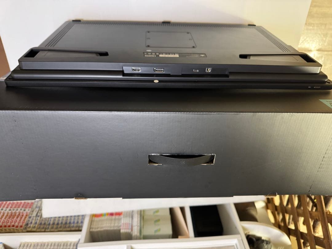 HUION Kamvas ＰＲＯ24（4K）液晶ペンタブレット本体 と付属品あり