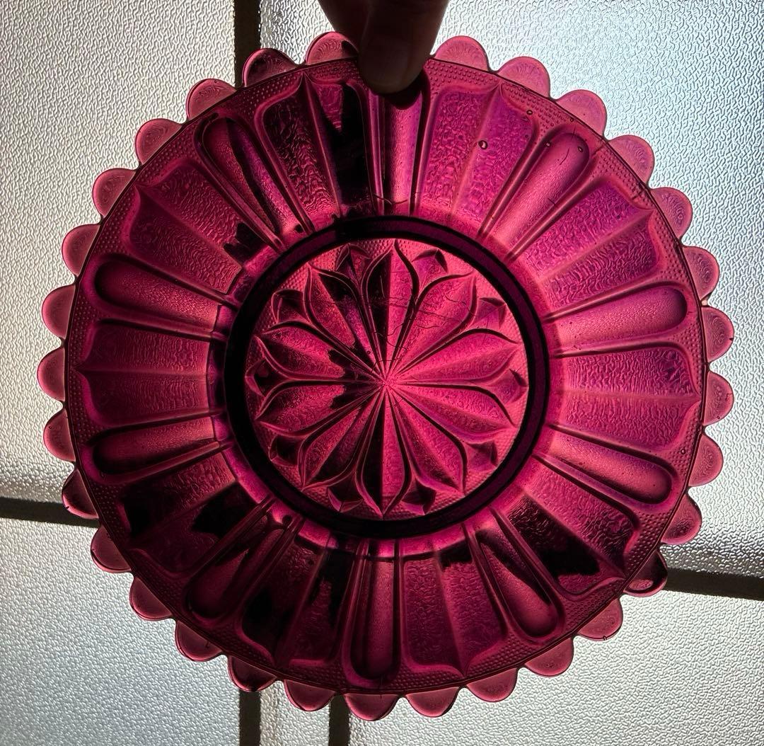 骨董　時代ガラス　古渡り　蓮弁　プレス　超希少　葡萄茶色　中皿　プレート　１客