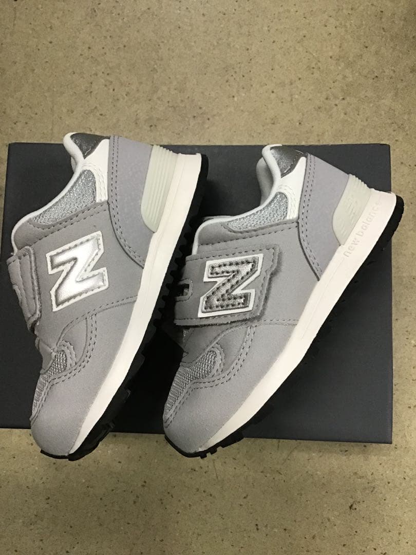 スニーカー momo