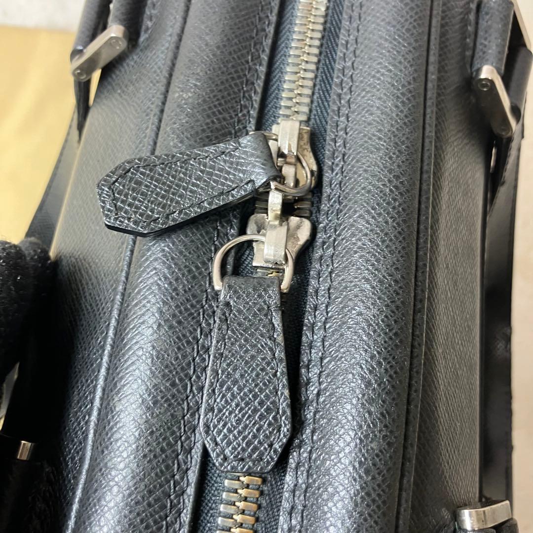 ルイヴィトン タイガ イゴール 本革 レザー A4 ビジネスバッグ 黒