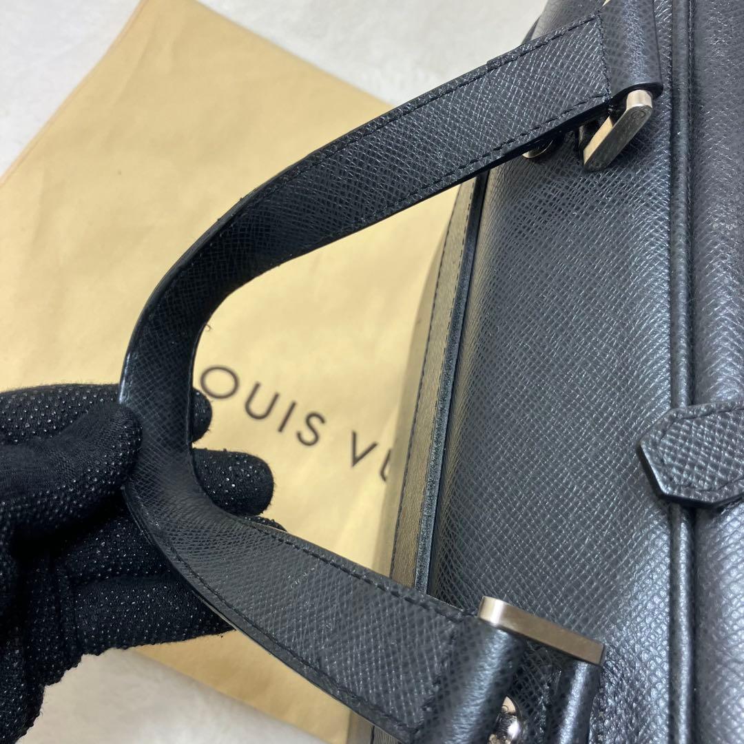 ルイヴィトン タイガ イゴール 本革 レザー A4 ビジネスバッグ 黒