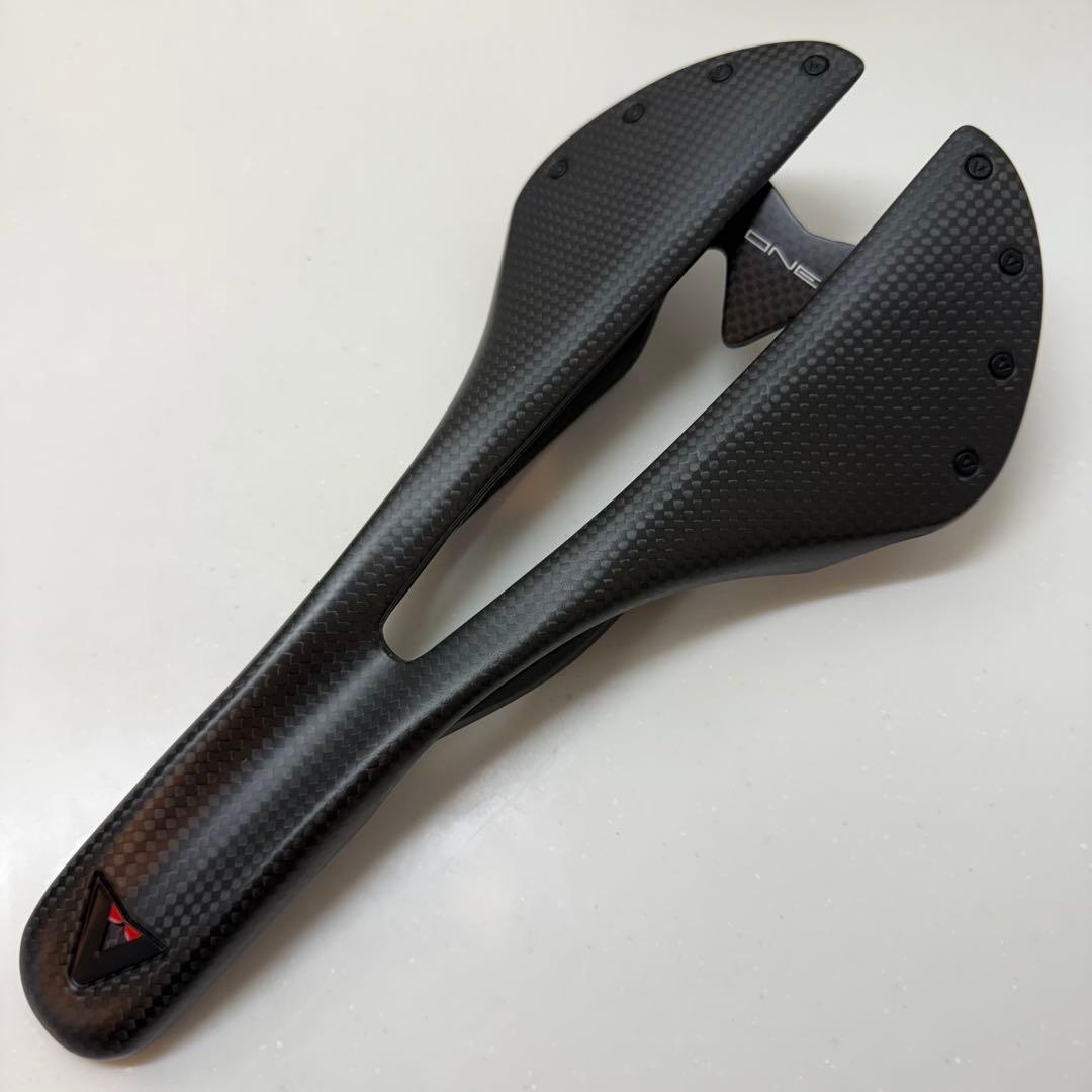 ASTVTE アスチュート ONE カーボン サドル 重量98g