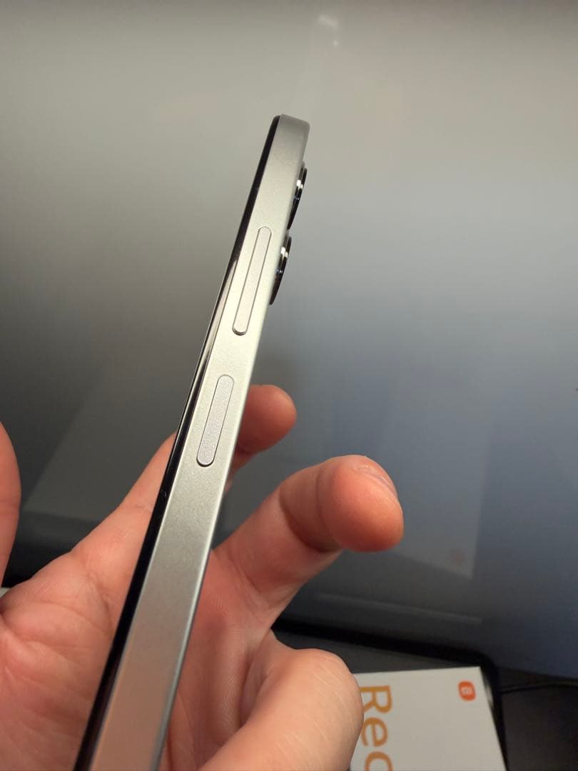 残り1台　Xiaomi Redmi 12 5G ポーラーシルバー　本体