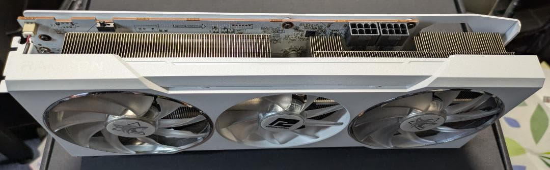 グラフィックボード・グラボ・ビデオカード Radeon RX 6700 XT PowerColor White