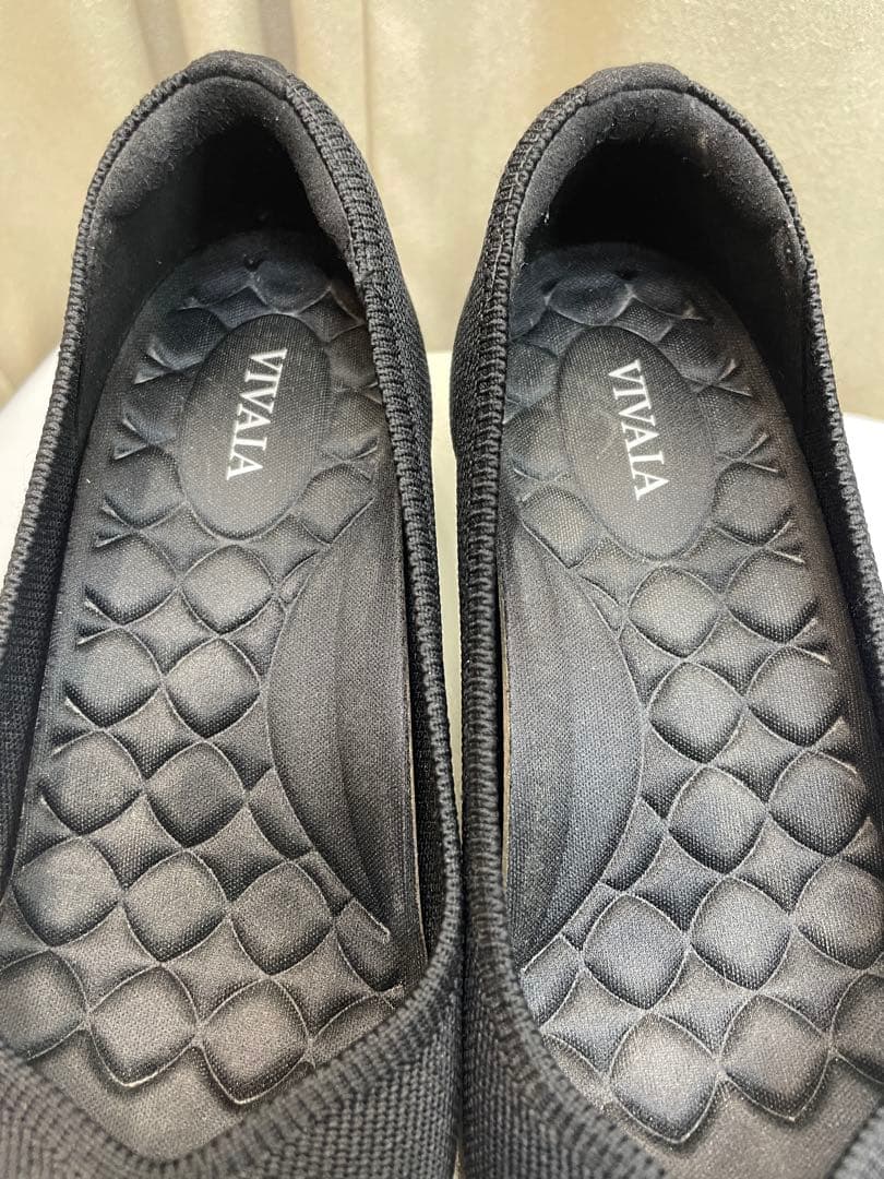 VIVAIA 36 ポインテッドトゥ Ｖカット パンプス