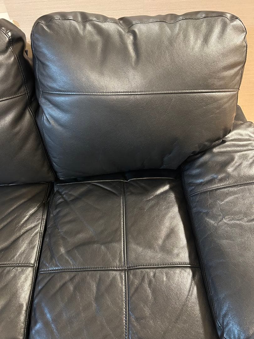黒のレザー2人掛けソファ