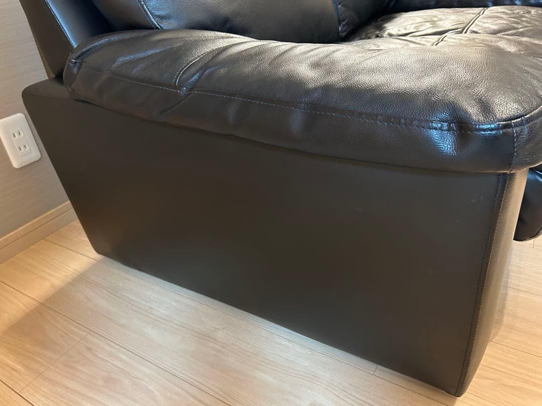 黒のレザー2人掛けソファ